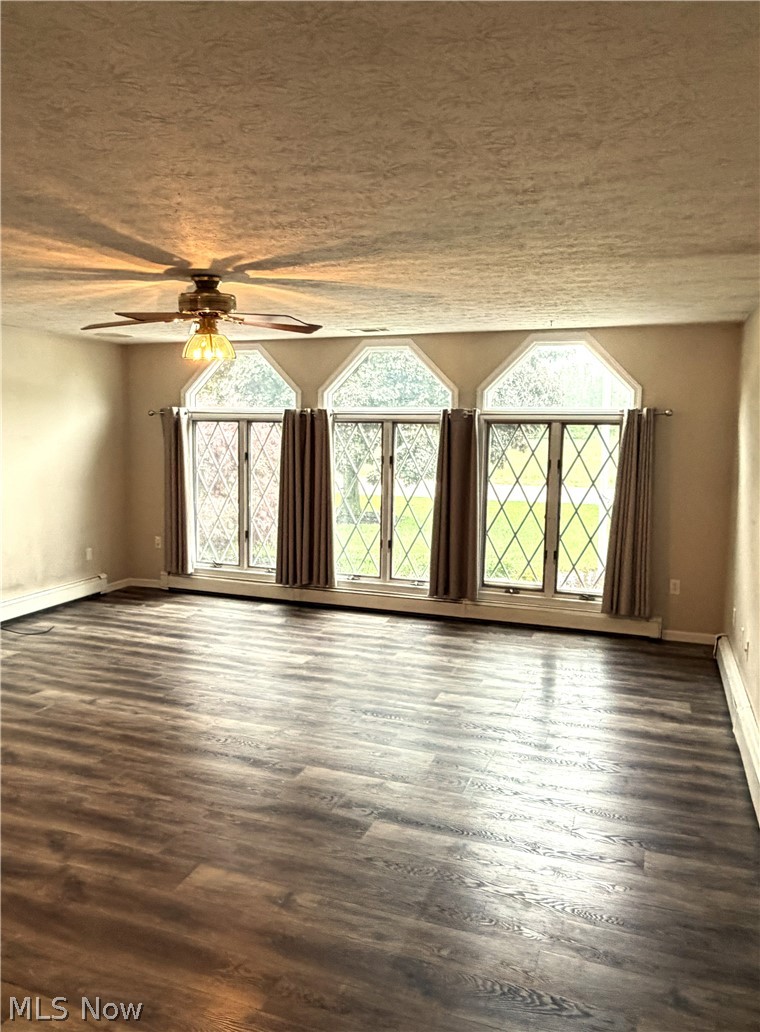 5508 McCartney Road Sandusky, OH 44870 - Photo 10 of 17 Living room windows