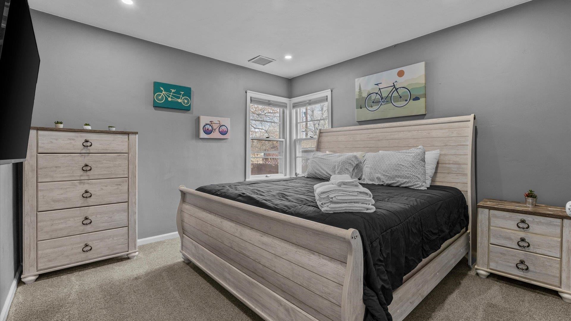 829 East Aspen Avenue Fruita, CO 81521 - Photo 13 of 27 a bedroom with a bed and a window