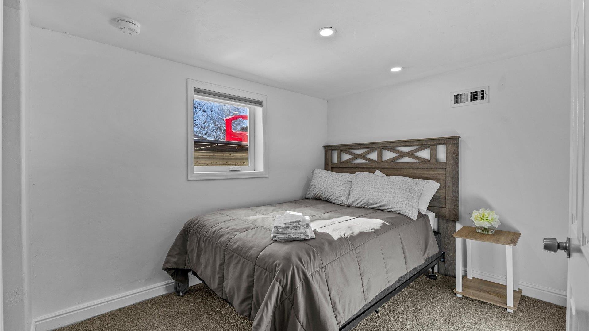 829 East Aspen Avenue Fruita, CO 81521 - Photo 19 of 27 a bedroom with a bed and a painting on the wall