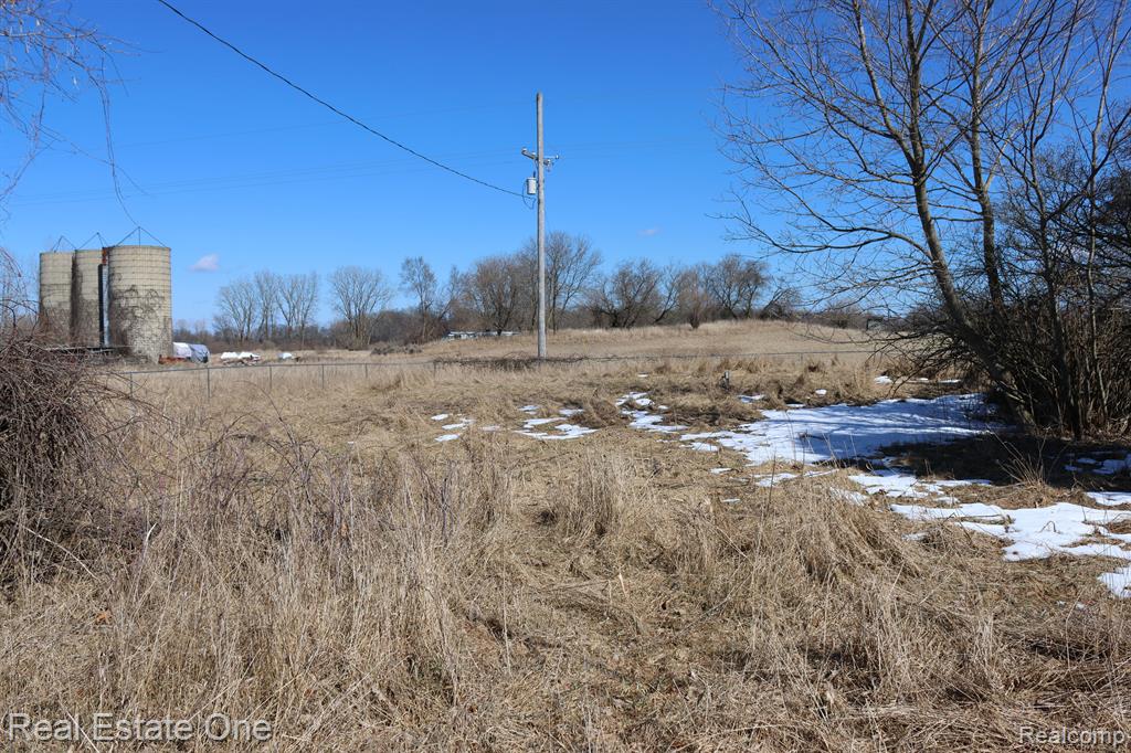 8002 Byron Road Howell, MI 48855 - Photo 12 of 13 Gallery Image 12