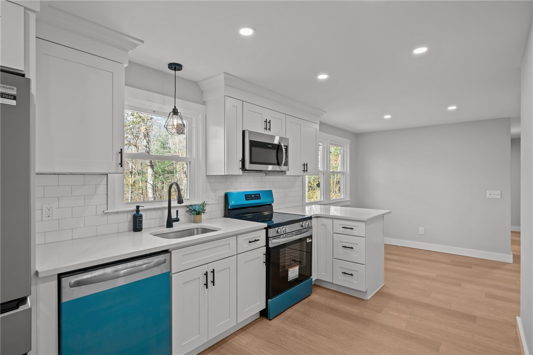 255 Rockland Road Scituate, RI 02857 - Photo 3 of 39
