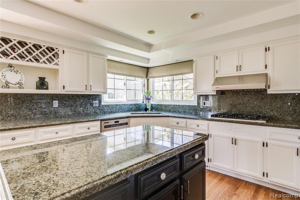 571 Augusta Drive Rochester Hills, MI 48309 - Photo 4 of 42
