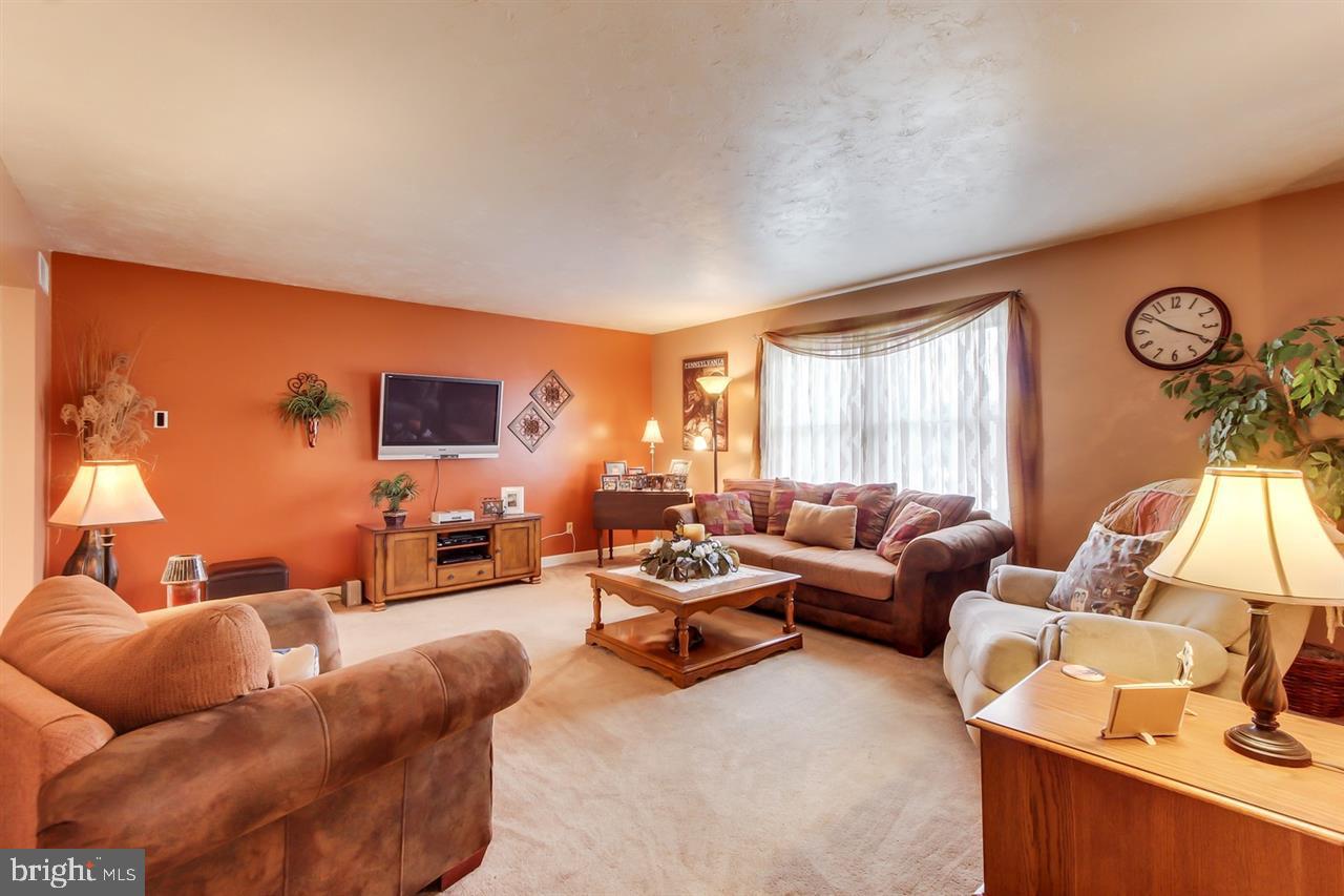 1311 Toann Road York, PA 17403 - Photo 2 of 27 Gallery Image 2