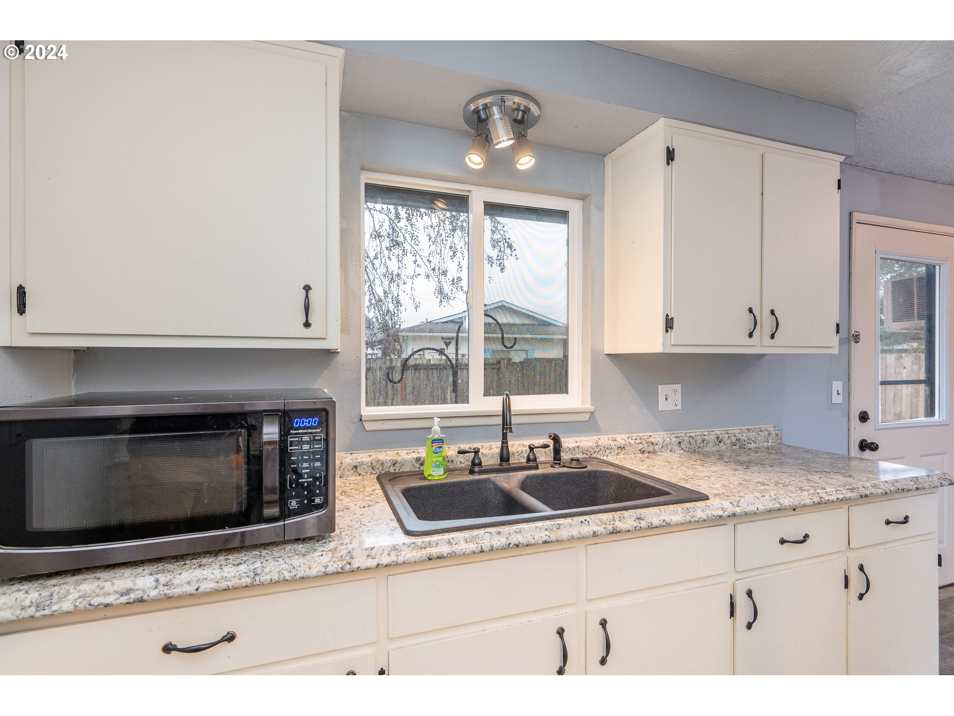 325 South R Street Cottage Grove, OR 97424 - Photo 12 of 31 Gallery Image 12
