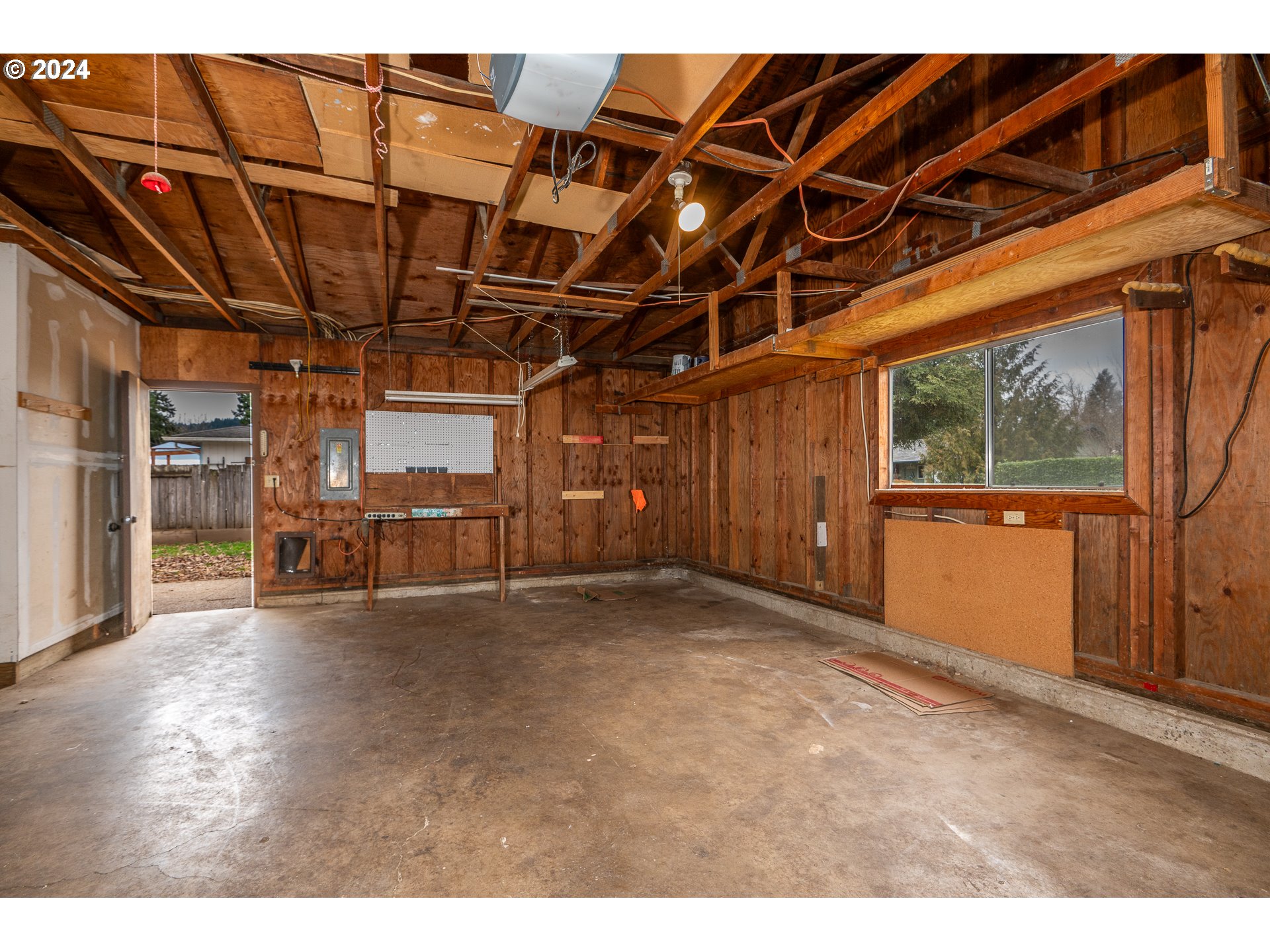 325 South R Street Cottage Grove, OR 97424 - Photo 8 of 31 Gallery Image 8