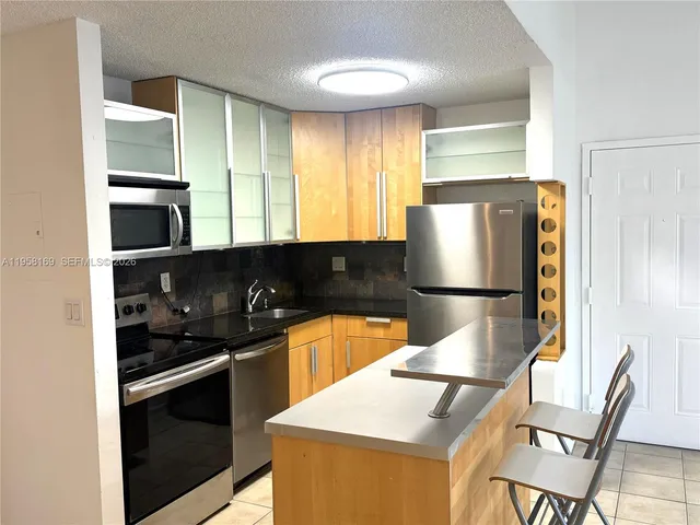 $2,400 | 7195 Northwest 179th Street, Unit 201, Hialeah, FL 33015