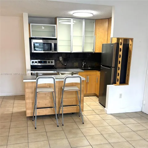 $2,400 | 7195 Northwest 179th Street, Unit 201, Hialeah, FL 33015