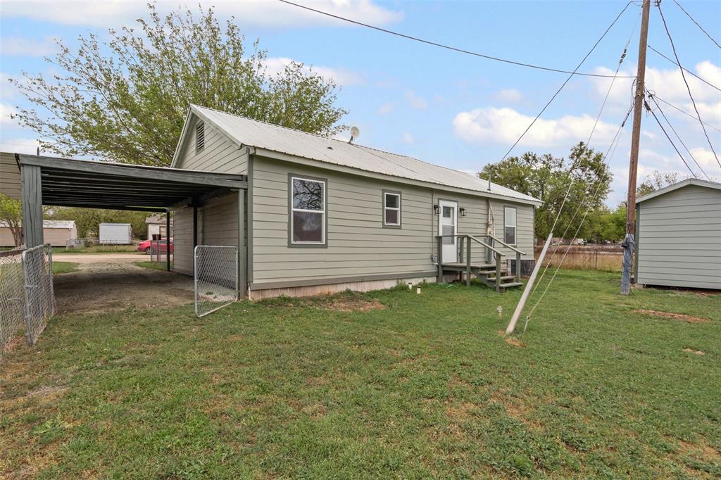 1205 Southwest 12th Street Mineral Wells, TX 76067 - Photo 23 of 23 a backyard of a house