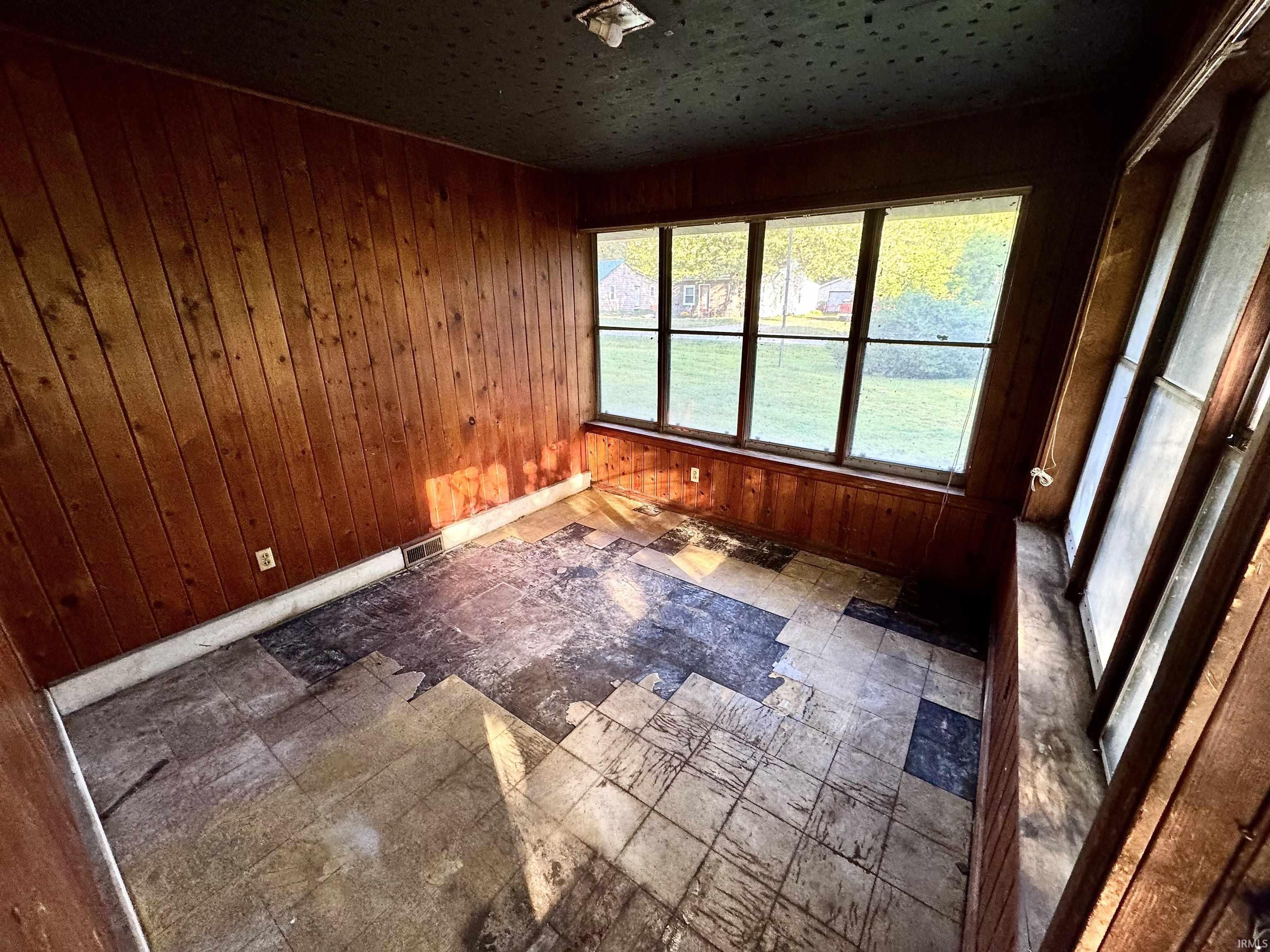 8201 Spry Road Evansville, IN 47715 - Photo 6 of 12 Gallery Image 6