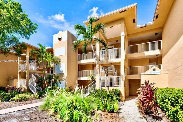 $2,100 | 430 Southeast 7th Street, Unit 201E, Dania Beach, FL 33004