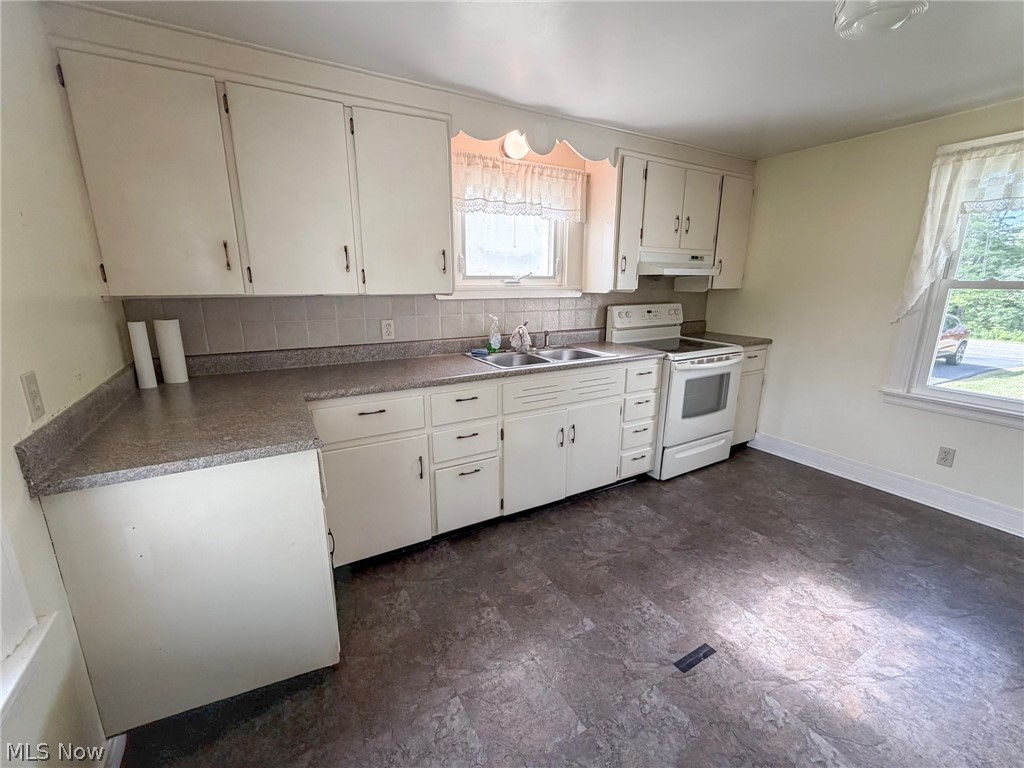 4453 Herner County Line Road Southington, OH 44470 - Photo 6 of 24