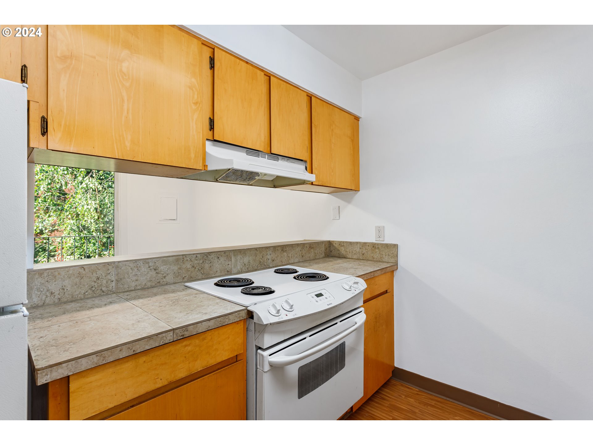 11377 Southwest Springwood Drive, Unit 34 Portland, OR 97223 - Photo 15 of 28 a kitchen with a stove and a microwave