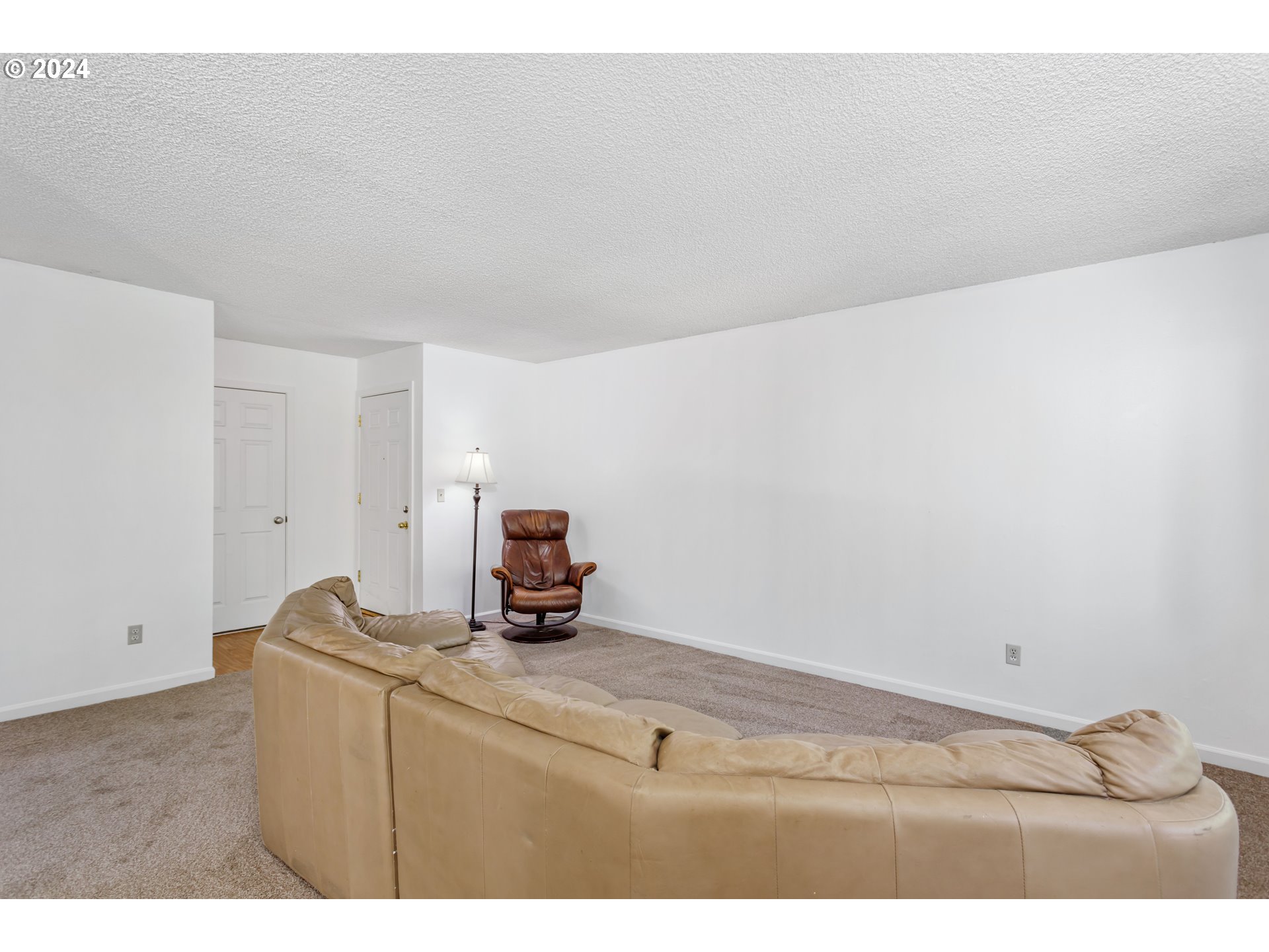 11377 Southwest Springwood Drive, Unit 34 Portland, OR 97223 - Photo 6 of 28