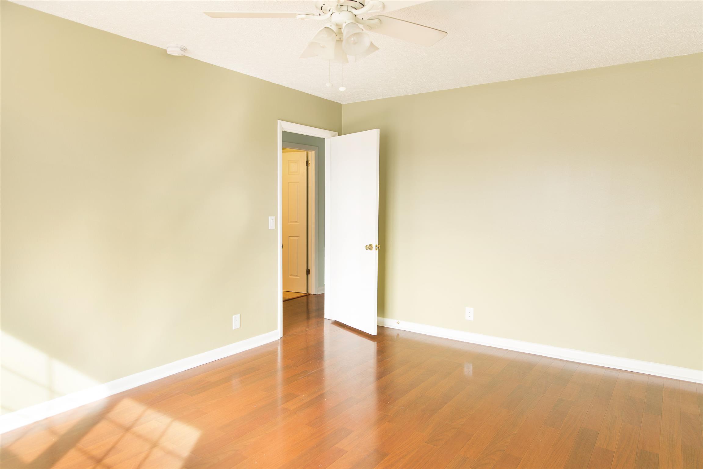 512 Benzing Road Antioch, TN 37013 - Photo 2 of 13 514 Living Room