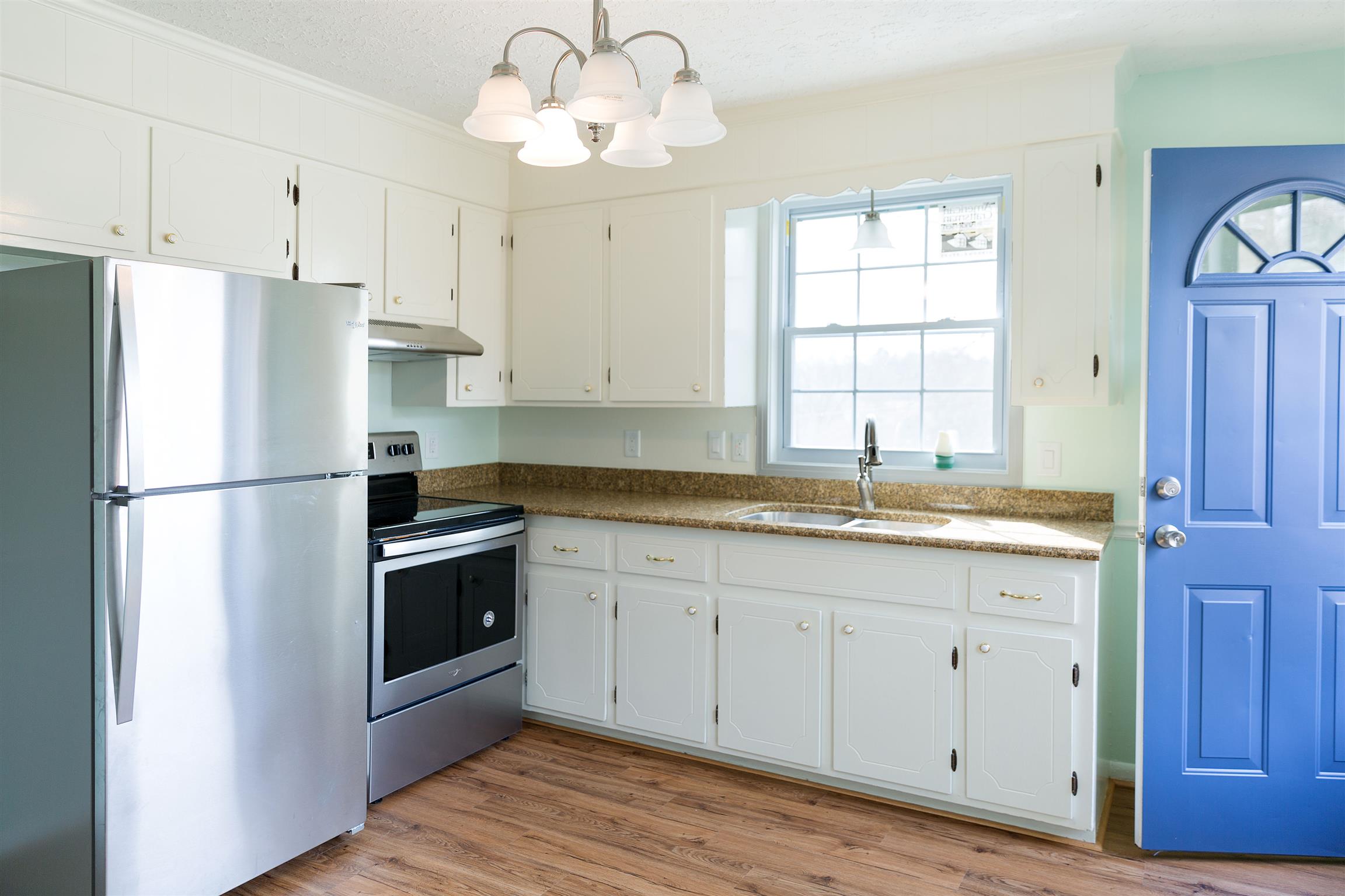 512 Benzing Road Antioch, TN 37013 - Photo 3 of 13 514 Kitchen