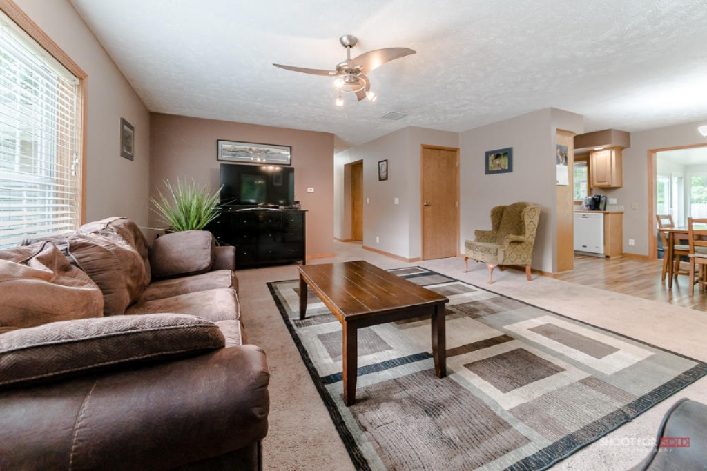 261 South Dangl Road Muskegon, MI 49442 - Photo 4 of 27 261S.Dangl06Lores