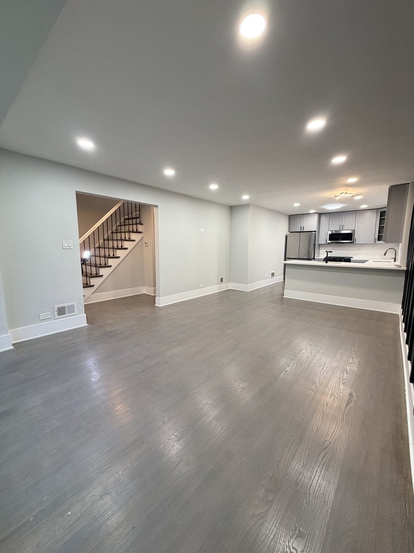 3024 West Fargo Avenue Chicago, IL 60645 - Photo 12 of 39