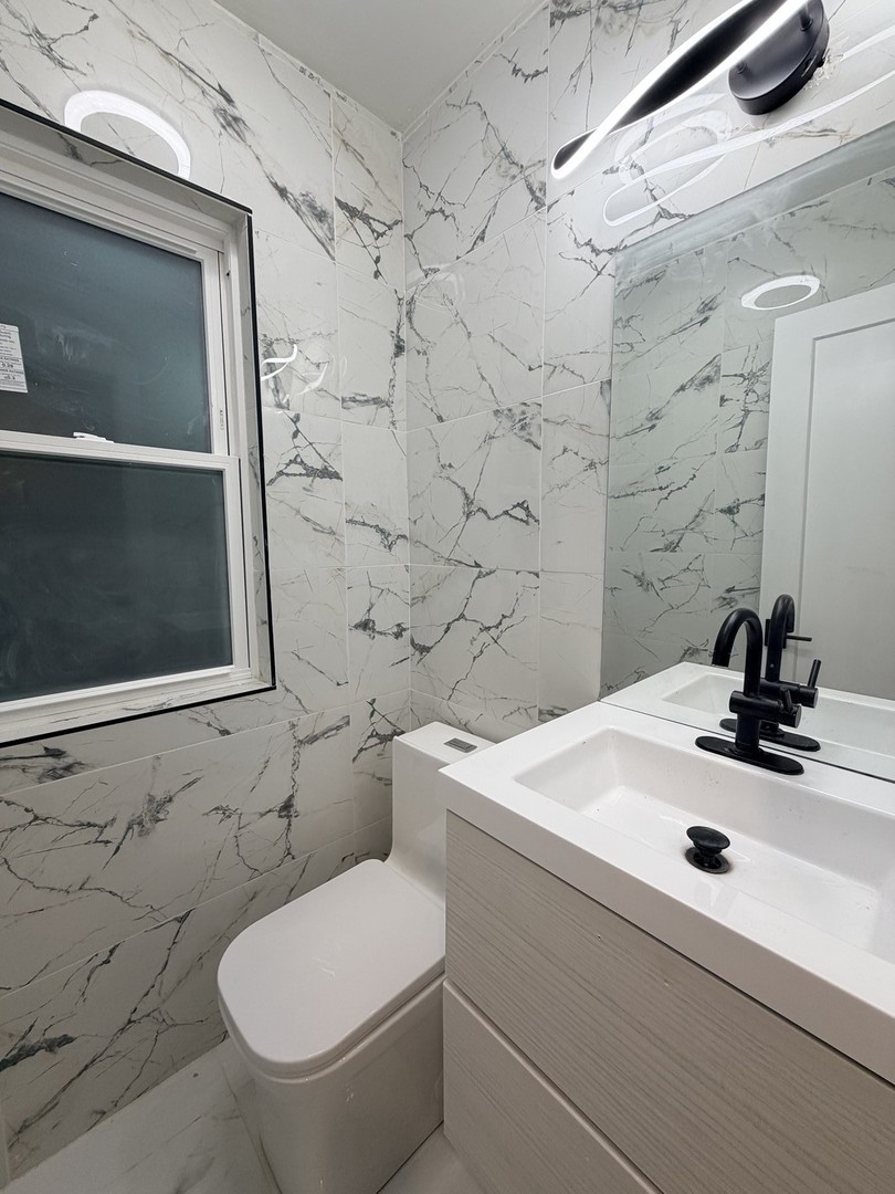 3024 West Fargo Avenue Chicago, IL 60645 - Photo 15 of 39