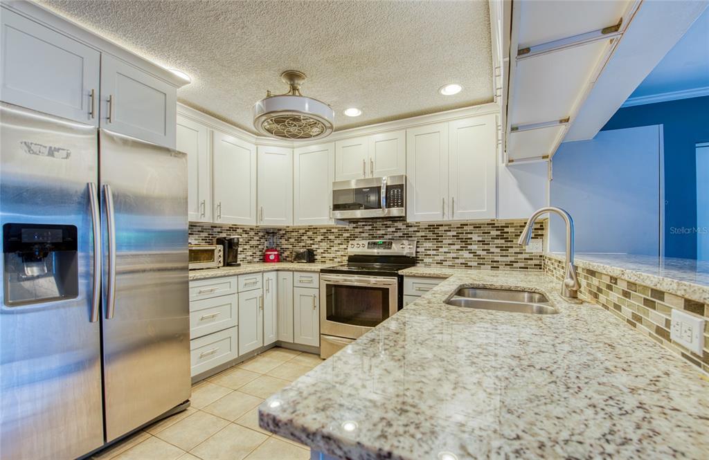 1007 Vineyard Court Dunedin, FL 34698 - Photo 12 of 51