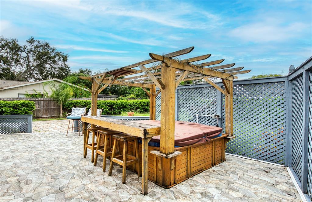 1007 Vineyard Court Dunedin, FL 34698 - Photo 33 of 51