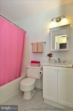 2237 Double Eagle Court Reston, VA 20191 - Photo 23 of 30 Bath