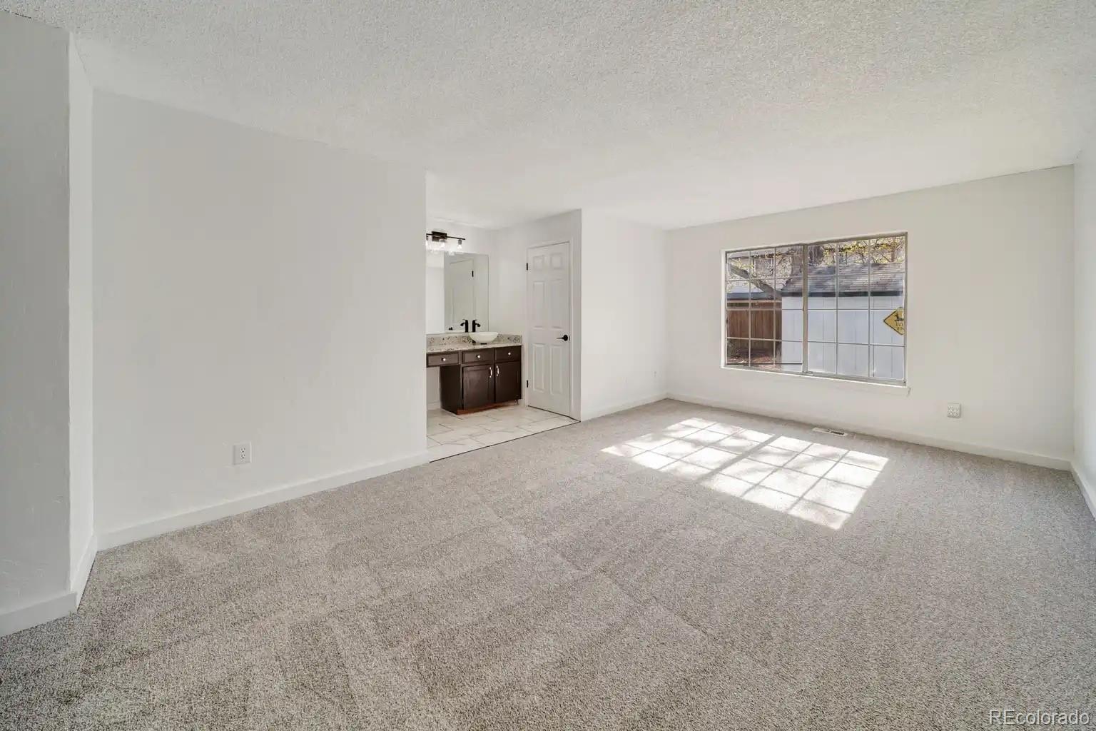 4666 Freeport Way Denver, CO 80239 - Photo 11 of 28