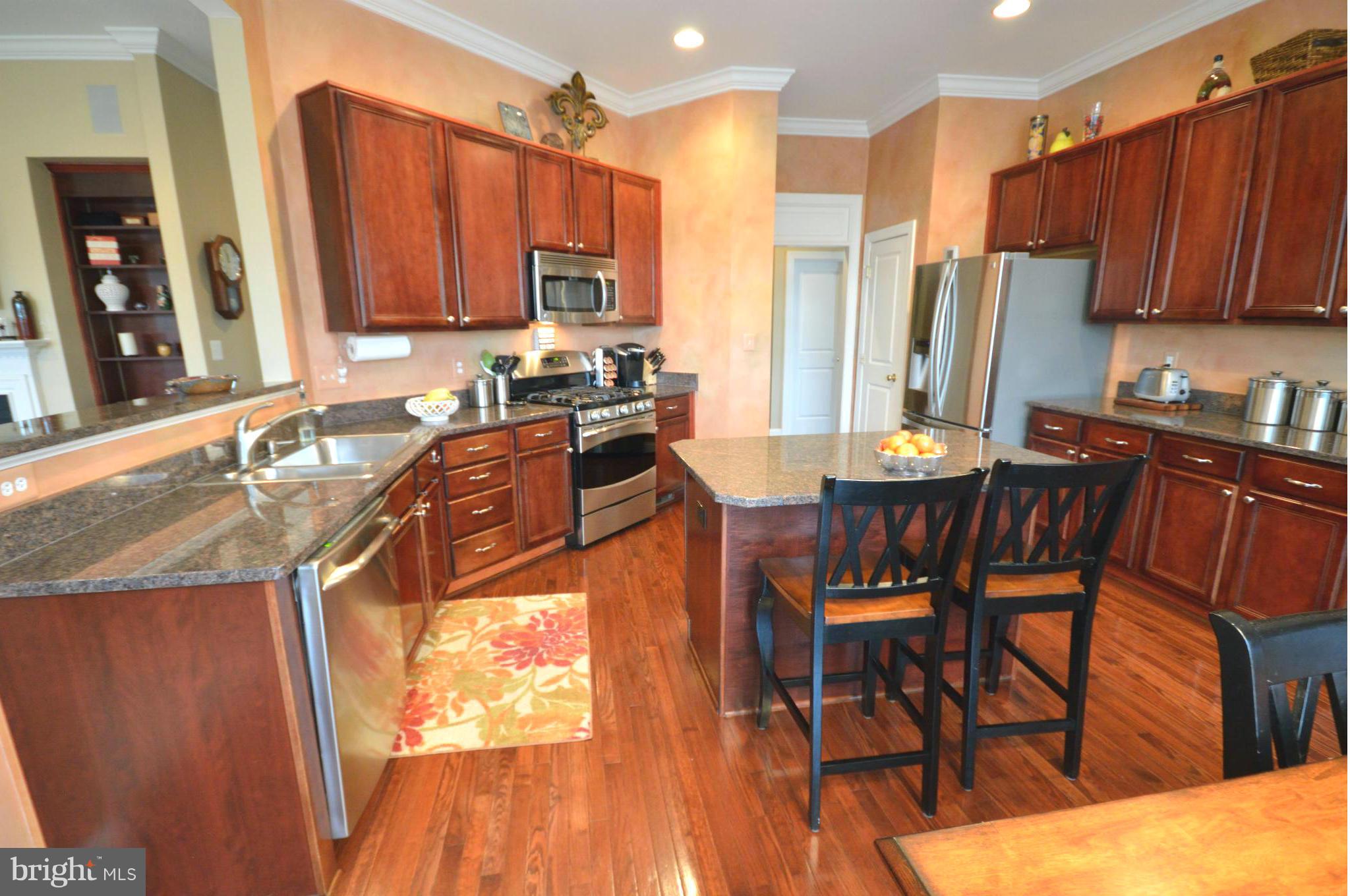 9018 Roaring Spring Loop Bristow, VA 20136 - Photo 9 of 30 Kitchen