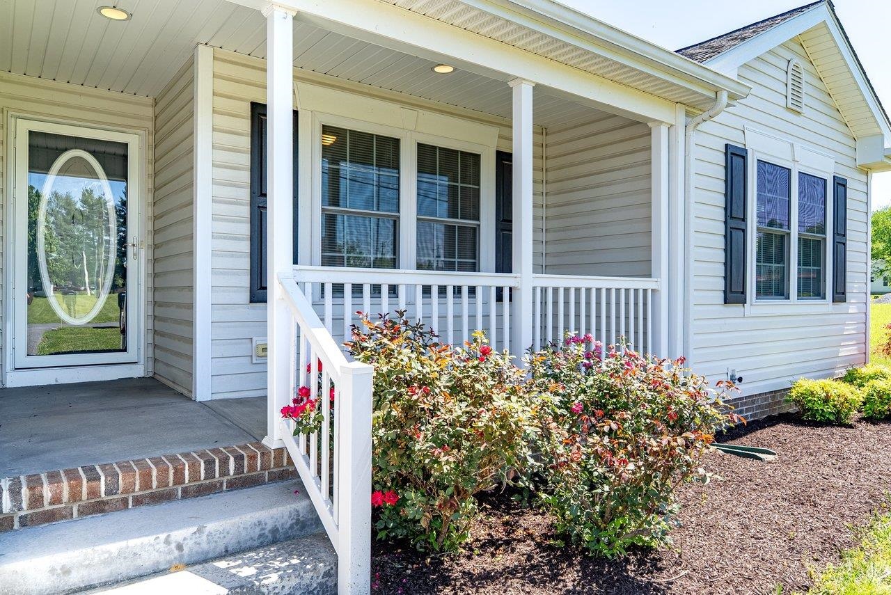 106 7th Street Grottoes, VA 24441 - Photo 3 of 46