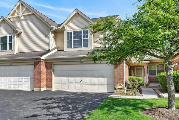 $399,900 | 197 Rob Roy Court, Schaumburg, IL 60194