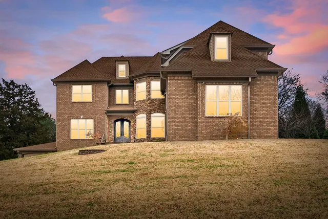 $925,000 | 531 Stonegate Drive, Clarksville, TN 37043