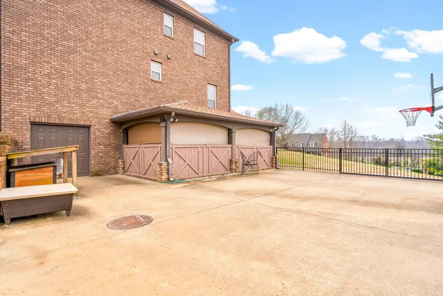 $925,000 | 531 Stonegate Drive, Clarksville, TN 37043