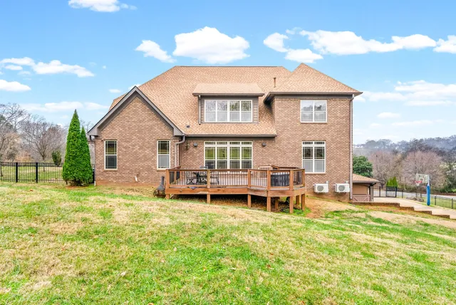 $925,000 | 531 Stonegate Drive, Clarksville, TN 37043