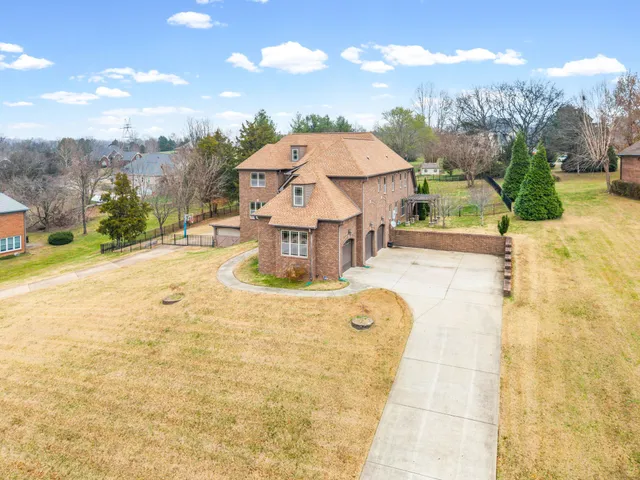 $925,000 | 531 Stonegate Drive, Clarksville, TN 37043