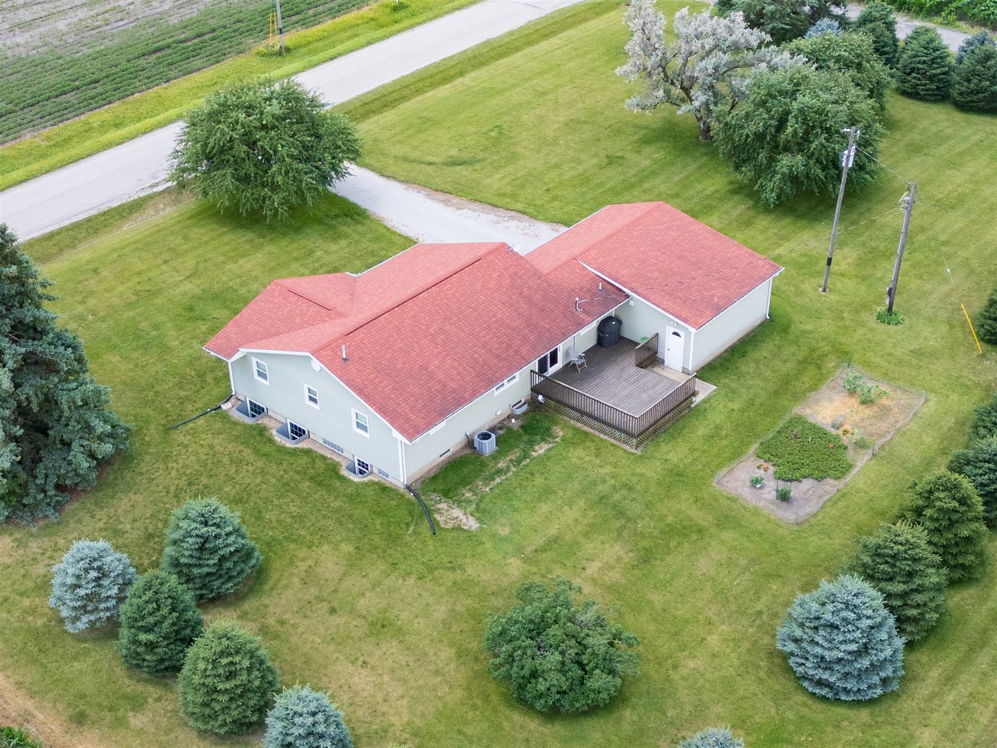 32931 East 1000 N Road Chatsworth, IL 60921 - Photo 28 of 42 a view of a house with a yard