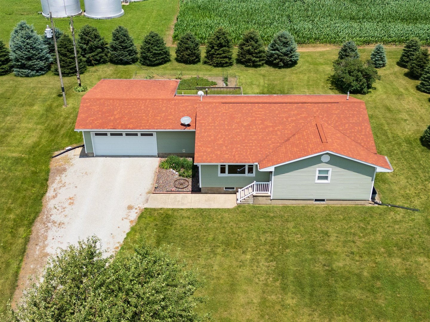 32931 East 1000 N Road Chatsworth, IL 60921 - Photo 34 of 42 an aerial view of a house with a yard