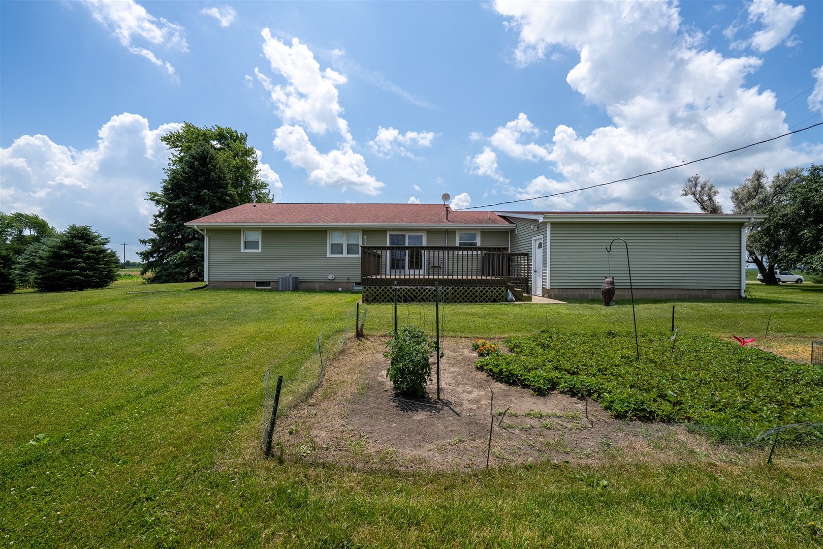 32931 East 1000 N Road Chatsworth, IL 60921 - Photo 37 of 42 a front view of a house with a garden and a yard