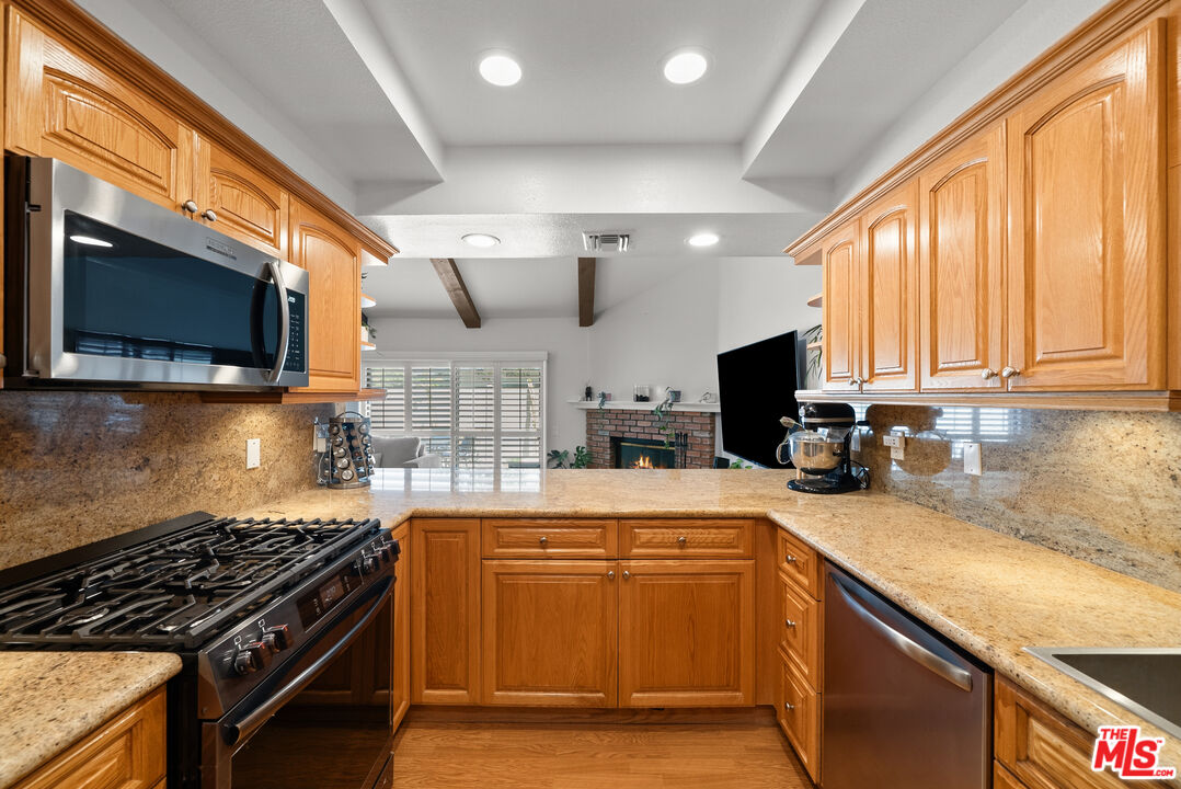 18435 Keswick Street, Unit 8 Reseda, CA 91335 - Photo 7 of 42