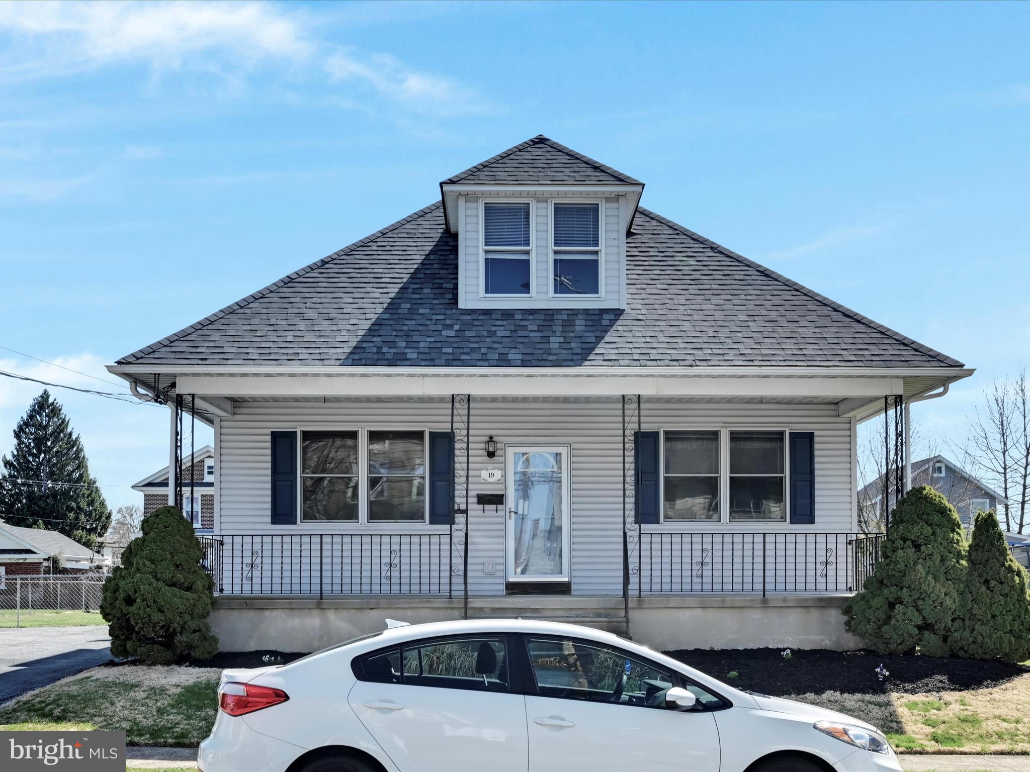 19 Beechwood Road Brookhaven, PA 19015 - Photo 3 of 48 Front of Home