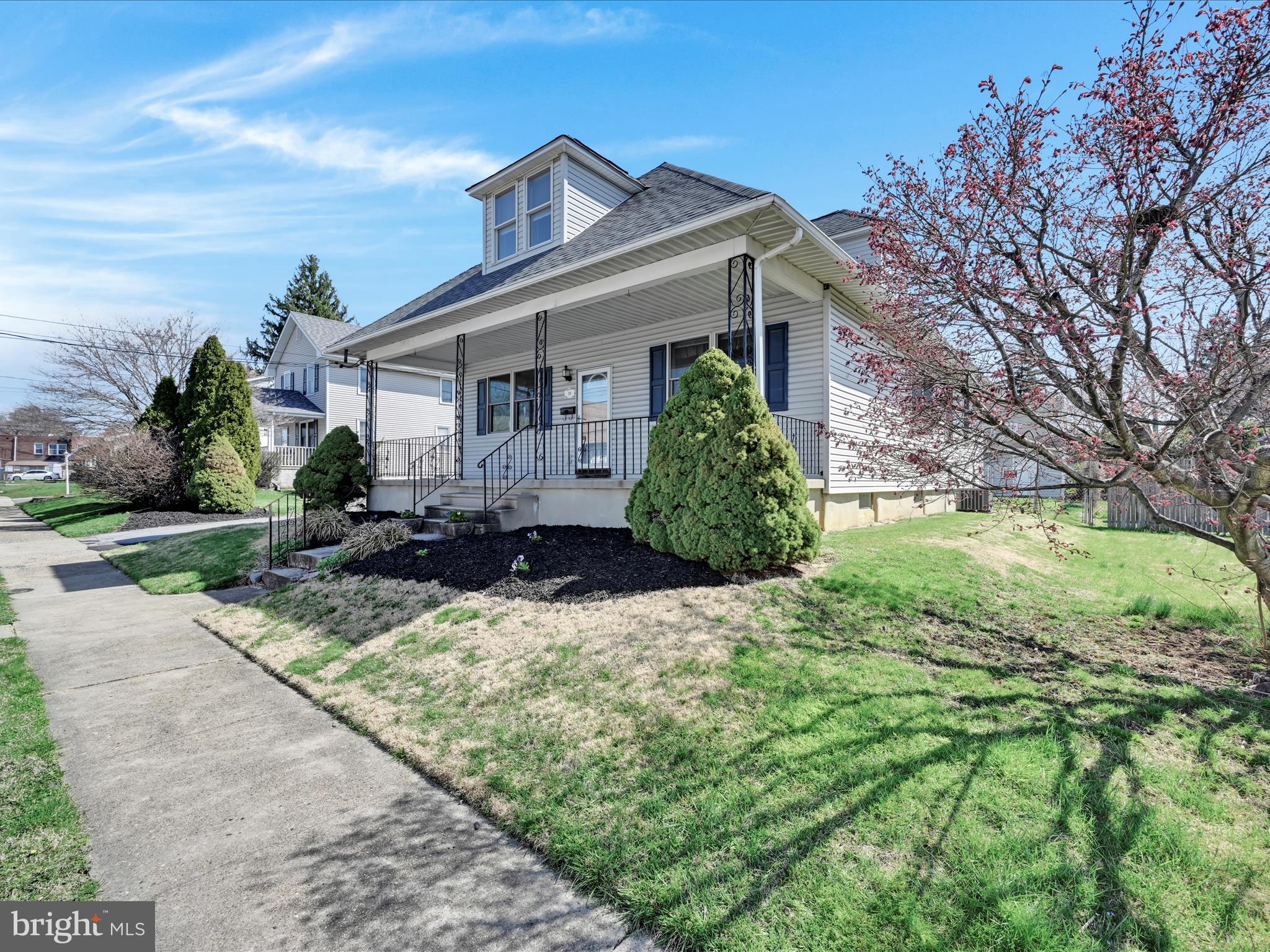 19 Beechwood Road Brookhaven, PA 19015 - Photo 4 of 48 Front of Home