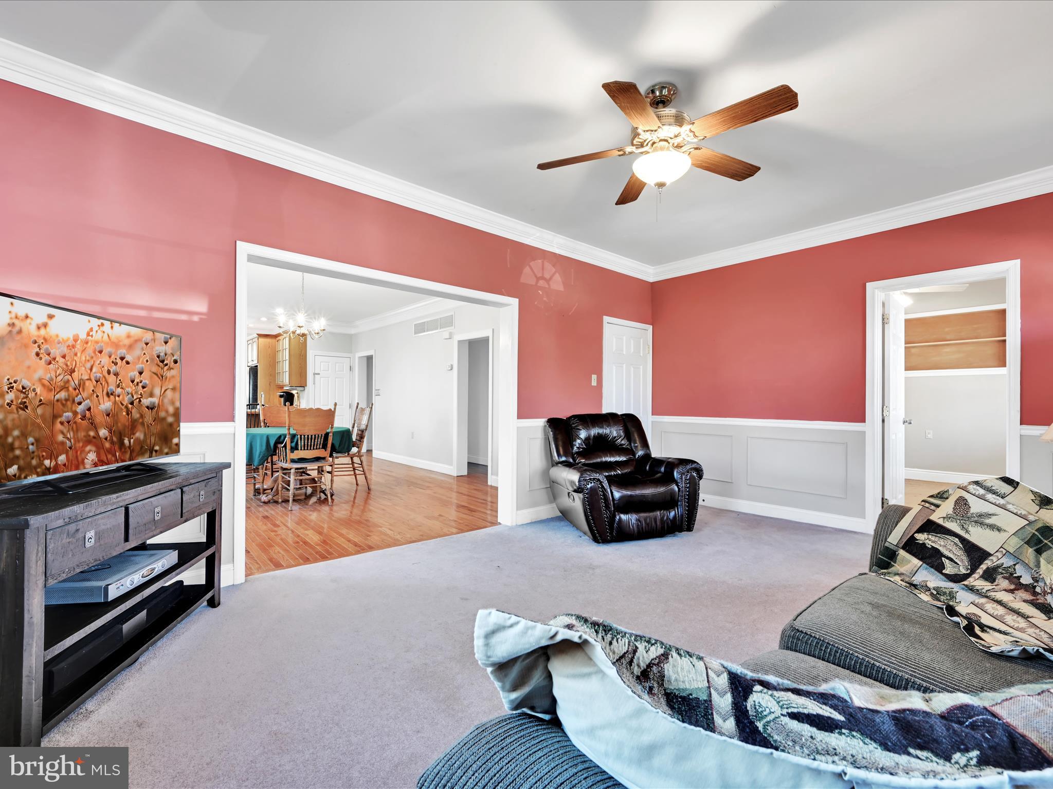 19 Beechwood Road Brookhaven, PA 19015 - Photo 6 of 48 Living Room