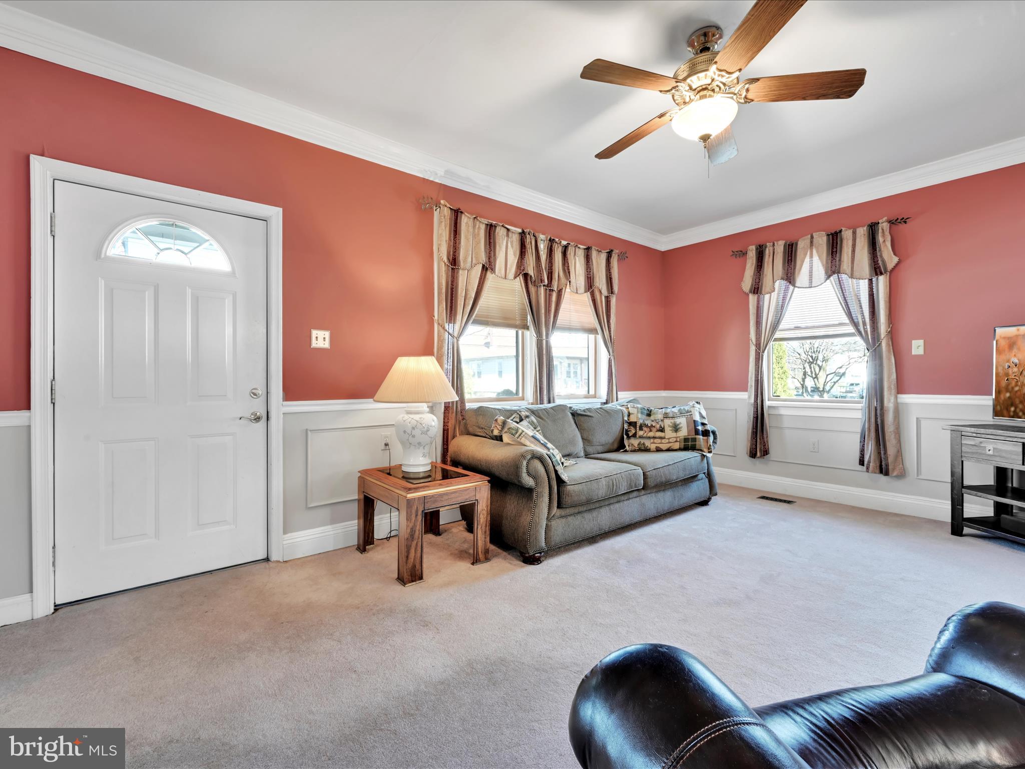 19 Beechwood Road Brookhaven, PA 19015 - Photo 7 of 48 Living Room