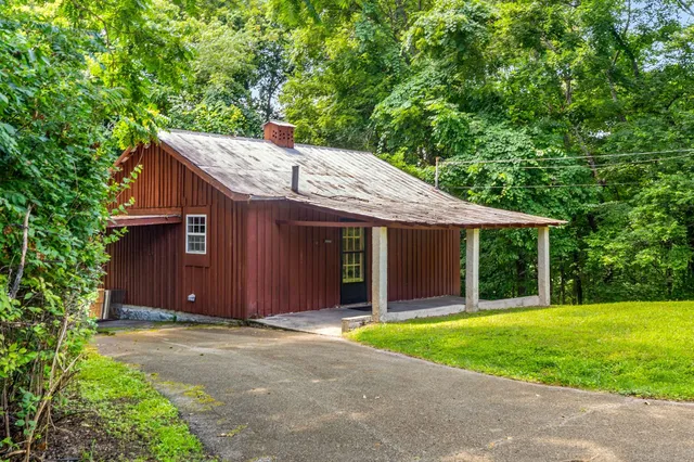 $950,000 | 8475 Mc Crory Lane, Nashville, TN 37221