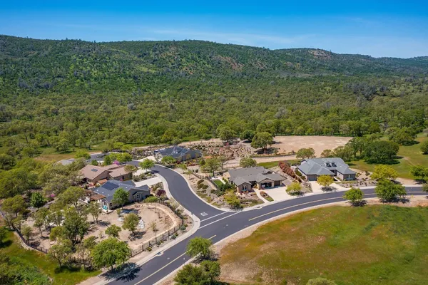 a view of a tennis court