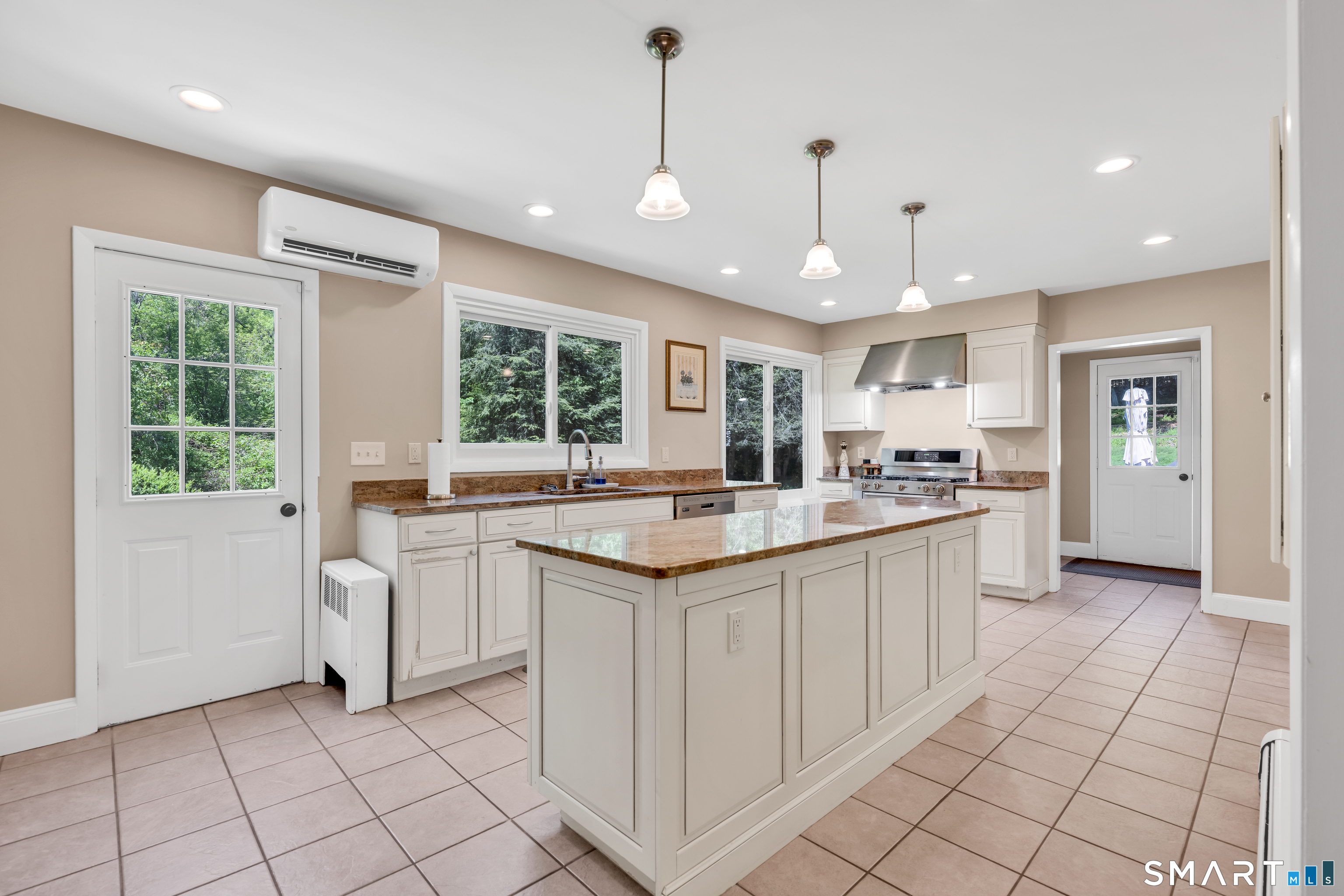 66 Great Ring Road Newtown, CT 06482 - Photo 12 of 40