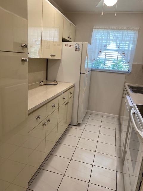4565 Northwest 3rd Street, Unit B Delray Beach, FL 33445 - Photo 5 of 15 Kitchen