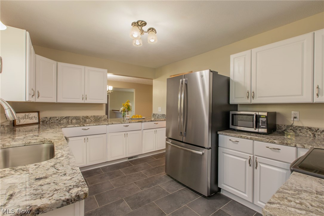 3028 Kendall Road Akron, OH 44321 - Photo 17 of 34