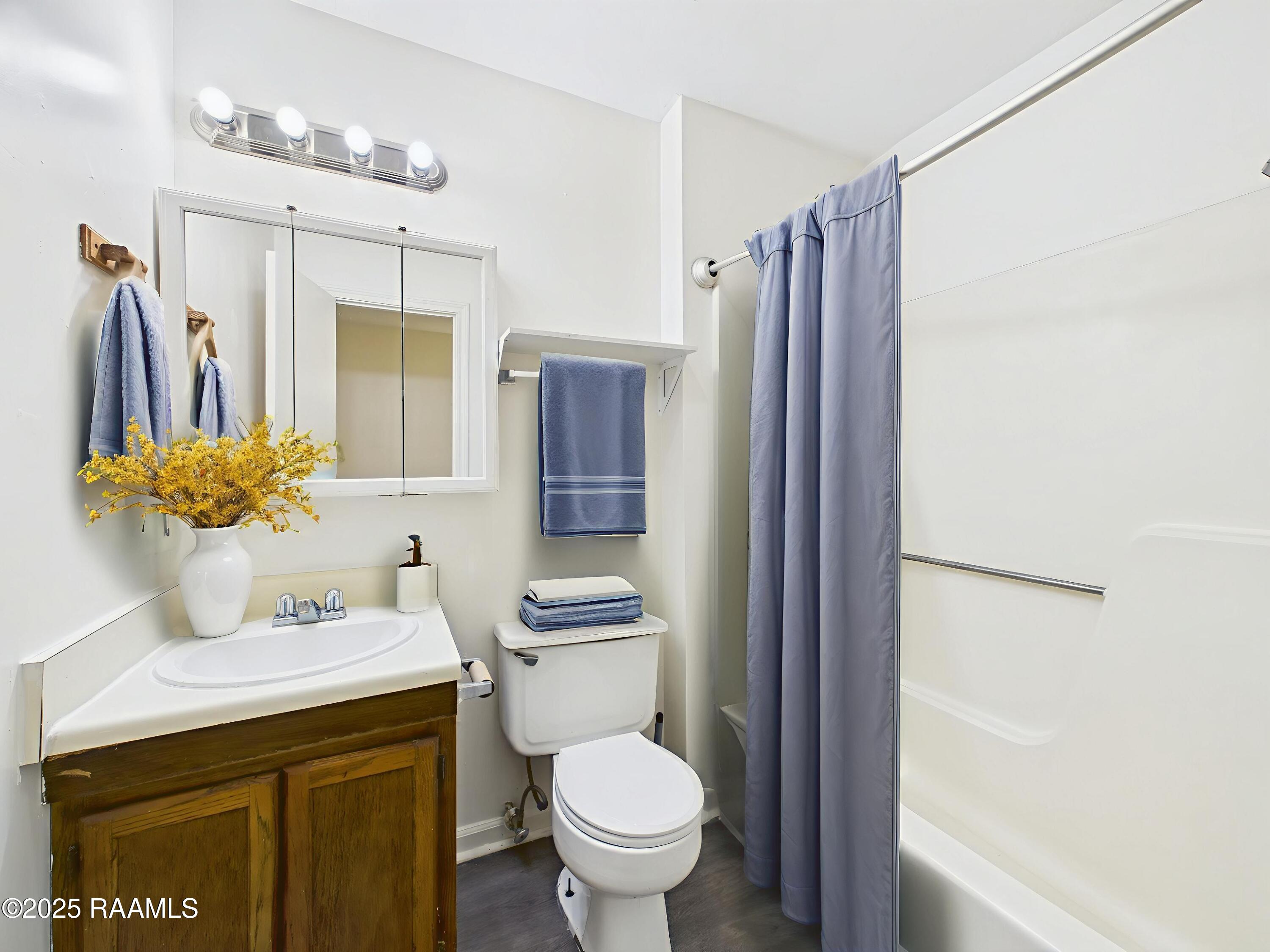 104 Country, Unit A Lafayette, LA 70508 - Photo 12 of 17 Bathroom