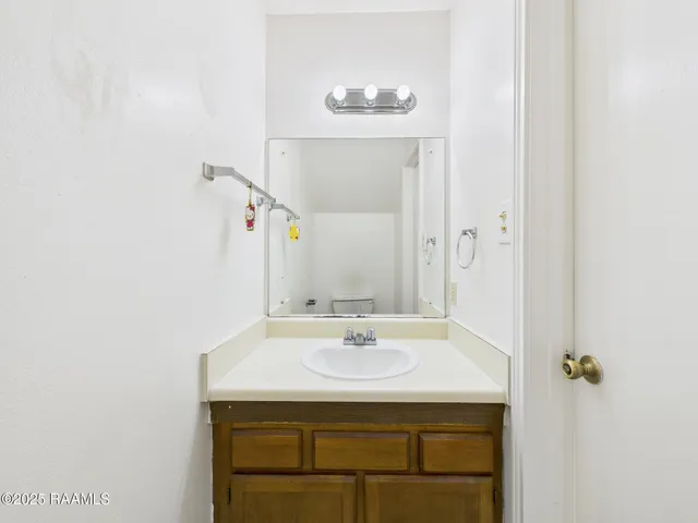 $825 | 104 Country, Unit A, Lafayette, LA 70508