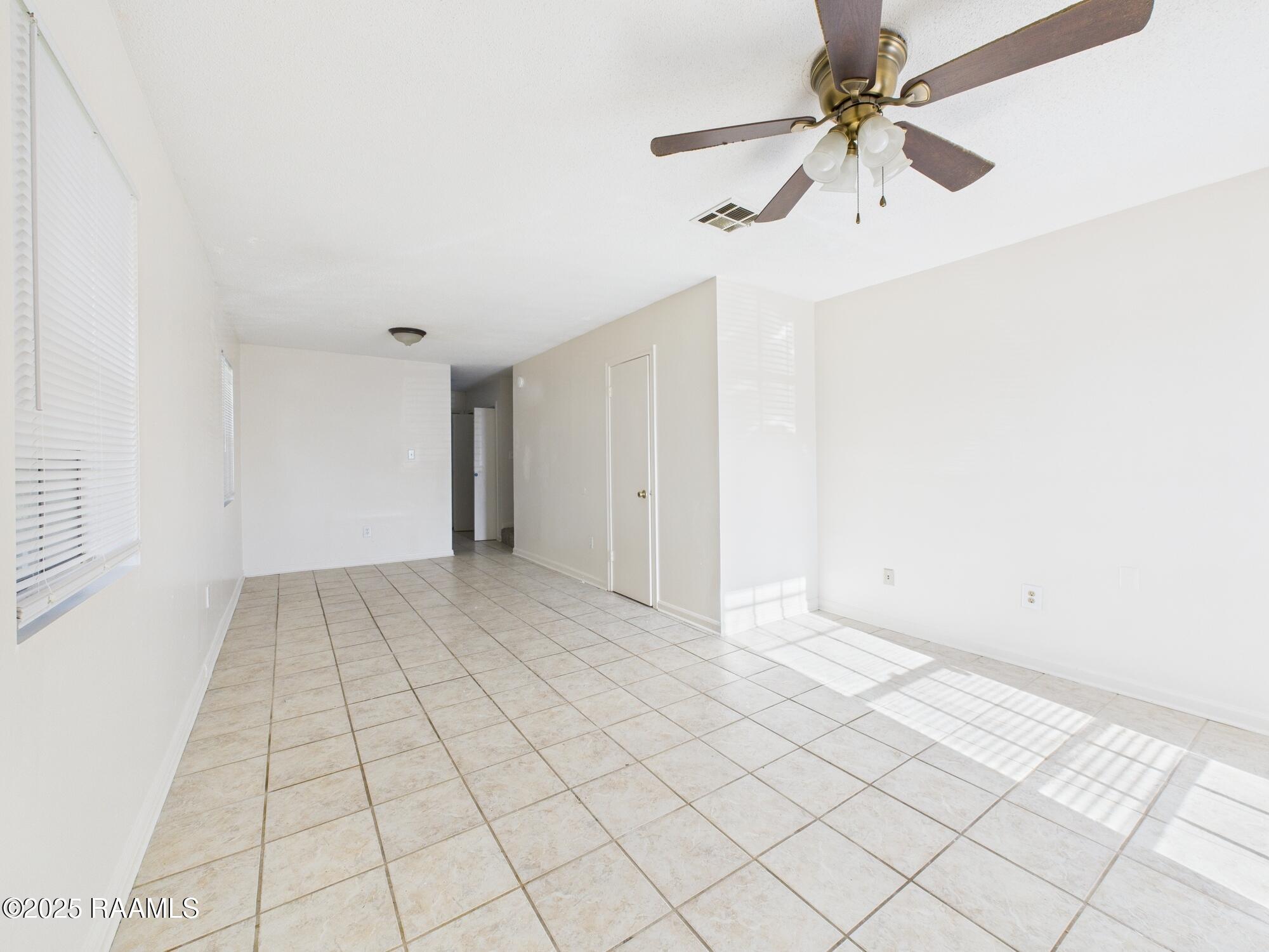 104 Country, Unit A Lafayette, LA 70508 - Photo 5 of 17 CAM04246G0-PR0205-STILL001