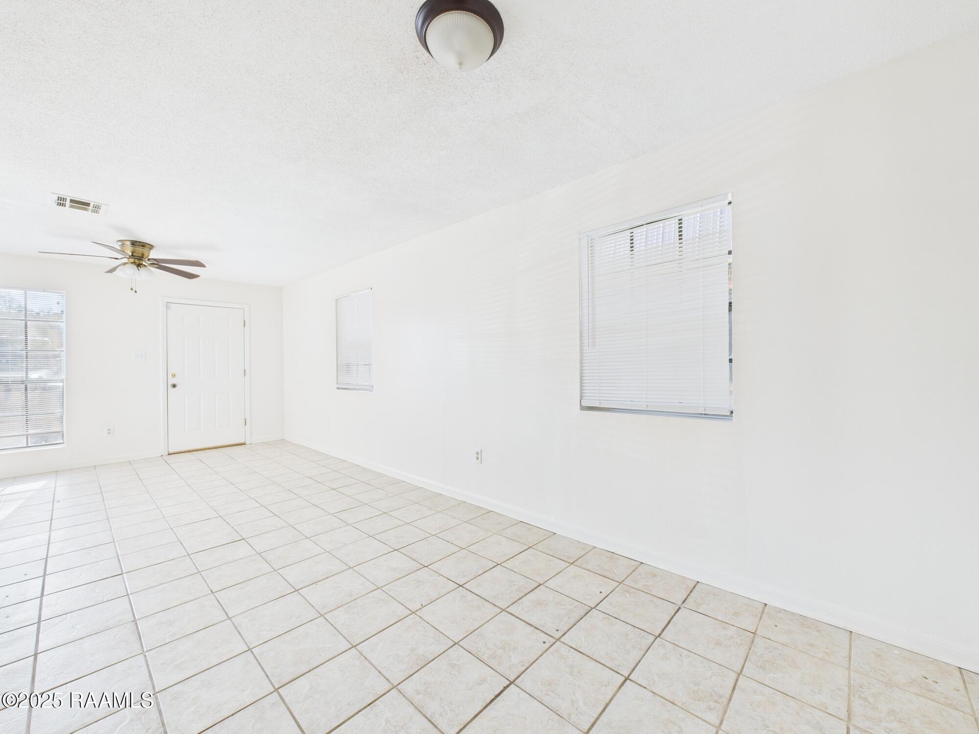 104 Country, Unit A Lafayette, LA 70508 - Photo 6 of 17 CAM04246G0-PR0205-STILL003